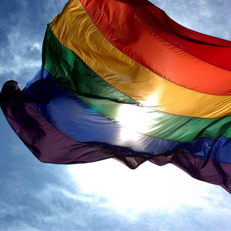 Đồng tính nữ là gì? Mọi thông tin về đồng tính nữ - Nhà Thuốc FPT Long Châu
