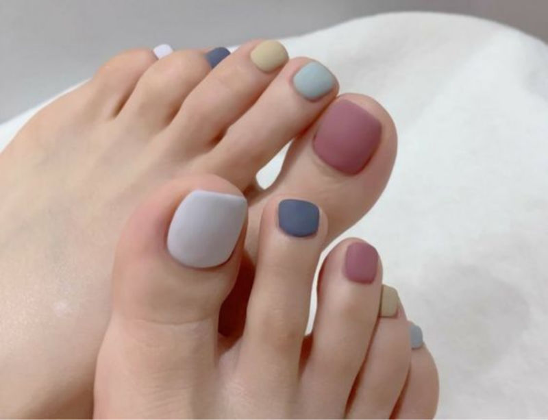 Top 20 mẫu màu sơn móng chân làm trắng da không nên bỏ qua