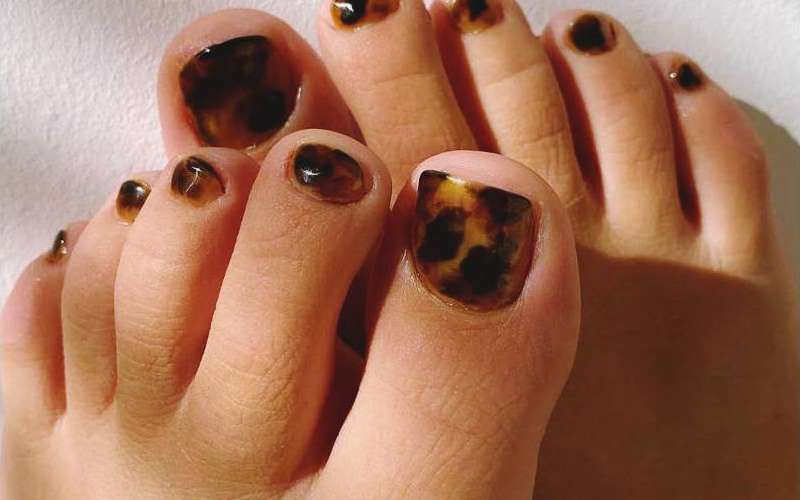 Top 8 kiểu sơn móng chân màu nâu tây đẹp, sang chảnh