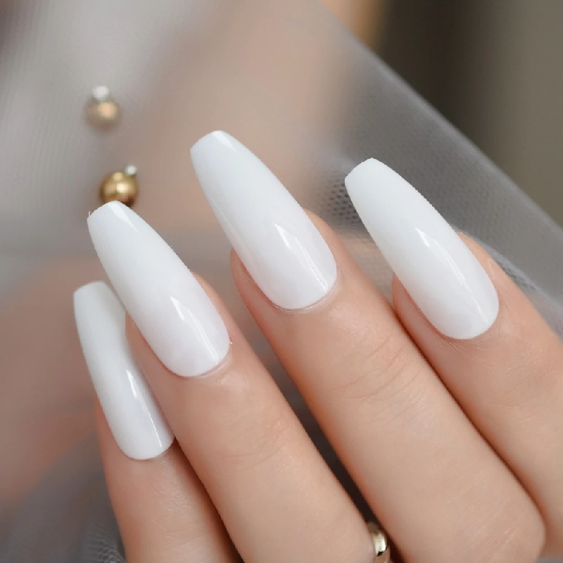 20+ Mẫu nail móng tay màu trắng được yêu thích hiện nay