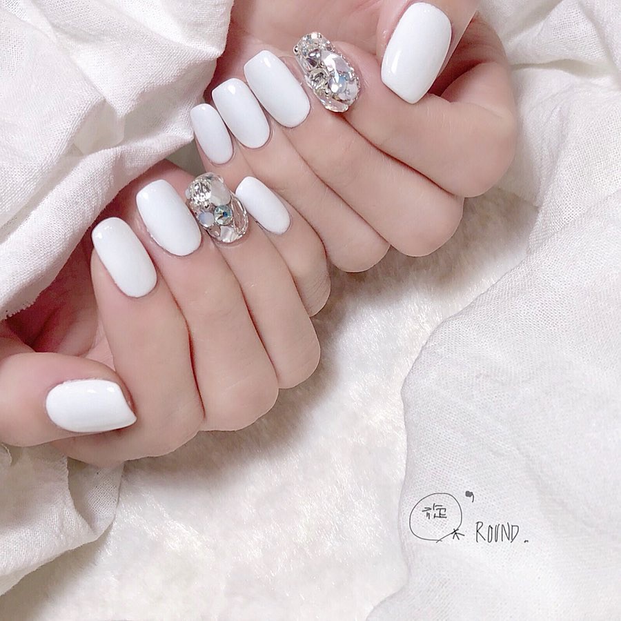 45+ mẫu nail màu trắng sữa cực đẹp cho các nàng yêu nail