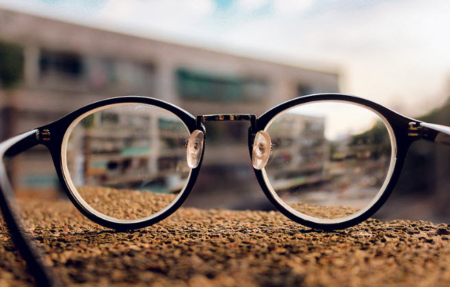 Mặt nhỏ đeo kính Cái gì? 10 tuyệt chiêu chọn kính thời trang